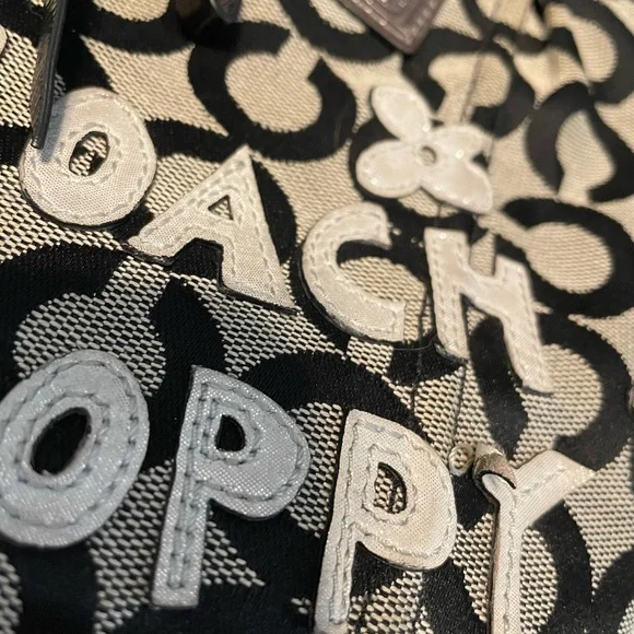 Coach Poppy Swingpack Black Gray Crossbody Adjust Strap Zipper Bag Purse op art - Picture 2 of 11